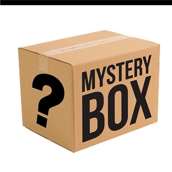 Resellers mystery bundle 10 items, in great condition, send offers pick size🥳 - Picture 2 of 2